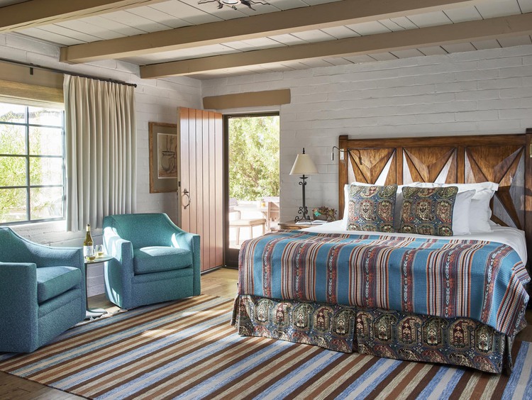 Guest bedroom with one king bed